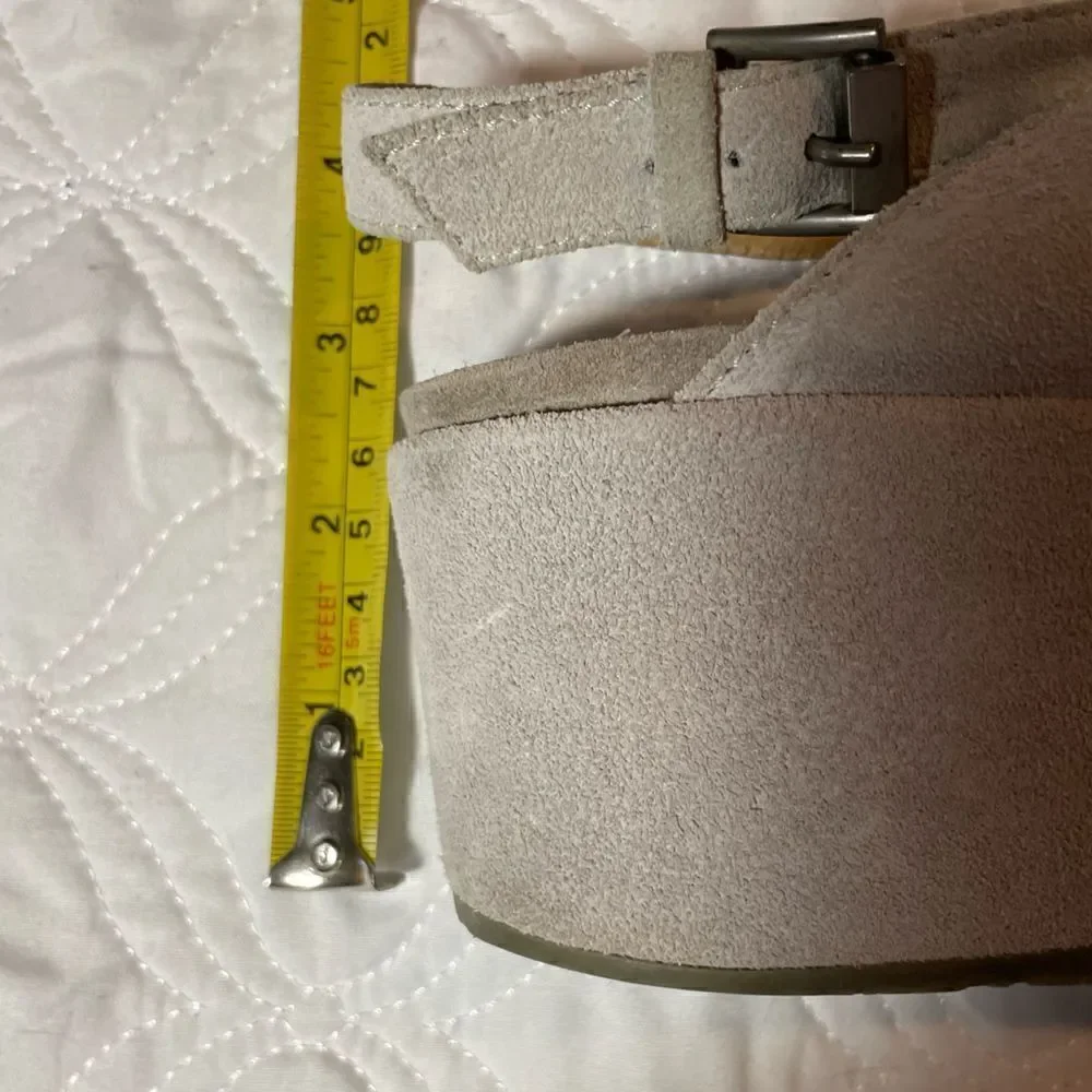 Janet Sport Bone Colored Platform Shoes Size 5.5